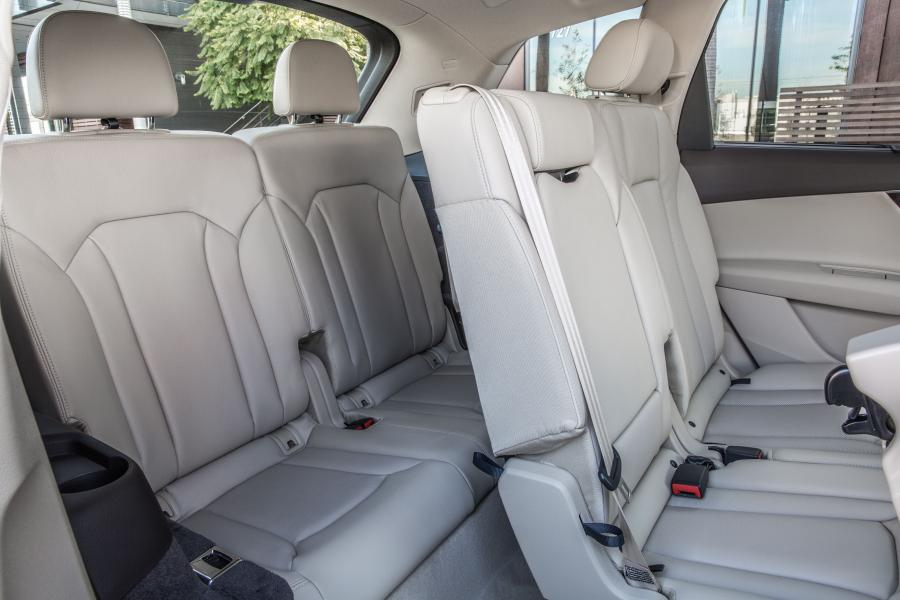 Интерьер Audi Q7 TFSI Quattro (4M) 2016 года  (NA) (фото 6 из 40)